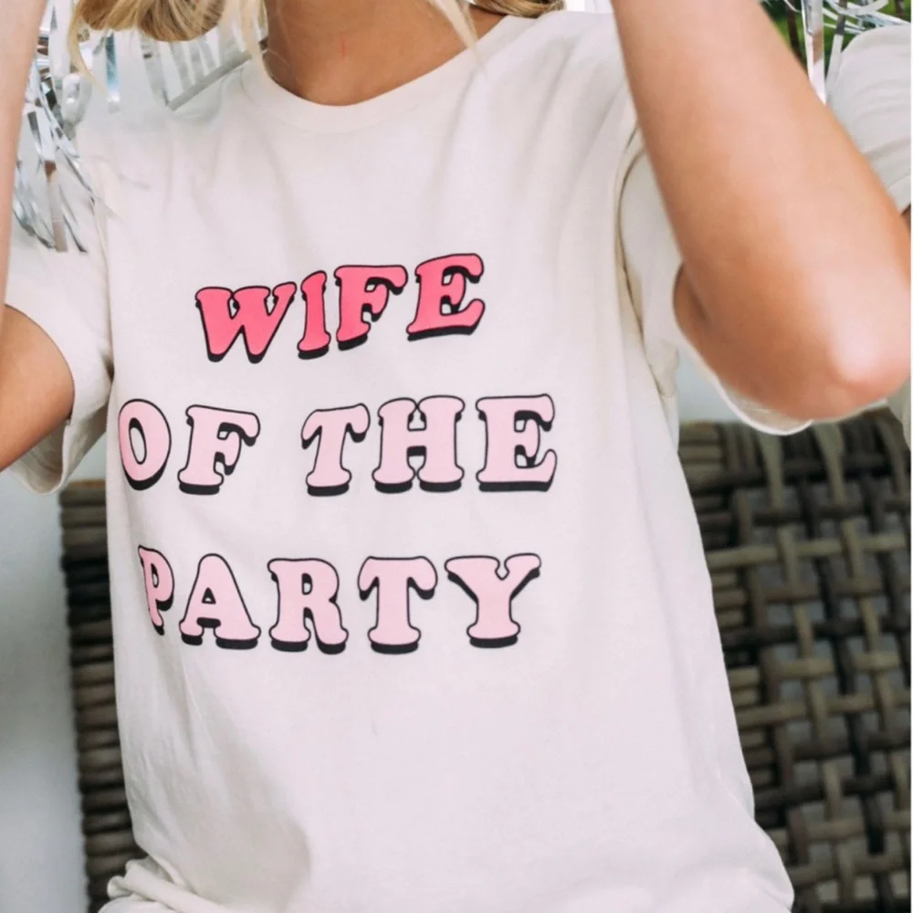 FRIDAY + SATURDAY WIFE OF THE PARTY TEE MEDIUM - Picture 3 of 8